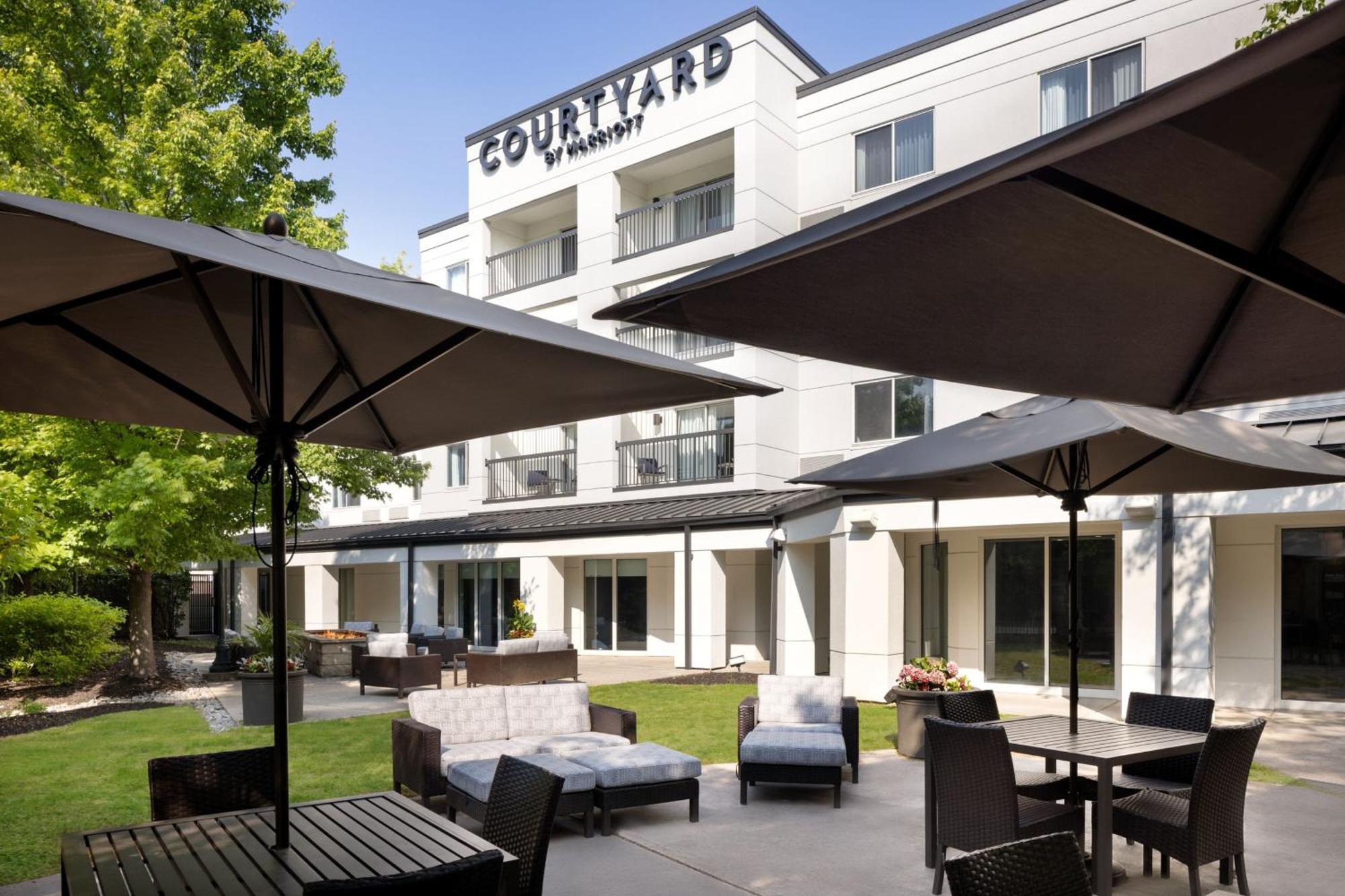 Courtyard Edison Woodbridge Hotell Exteriör bild